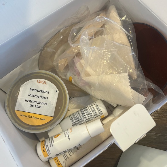 Gigi Mini Pro Kit - At Home Wax Kit - Picture 3 of 3